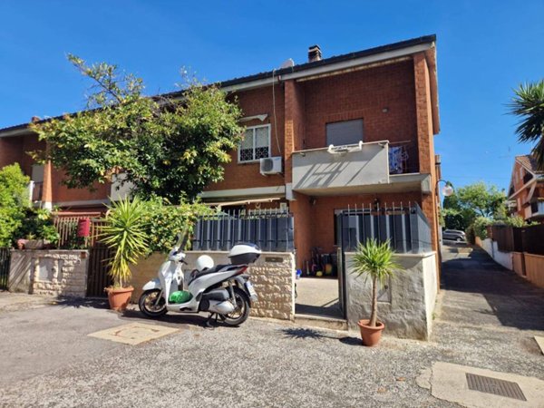 casa indipendente in vendita a Guidonia Montecelio in zona Colleverde