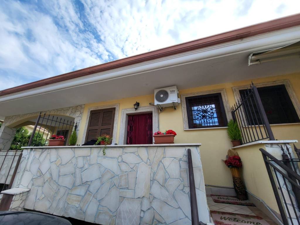 casa indipendente in vendita a Guidonia Montecelio in zona Villalba