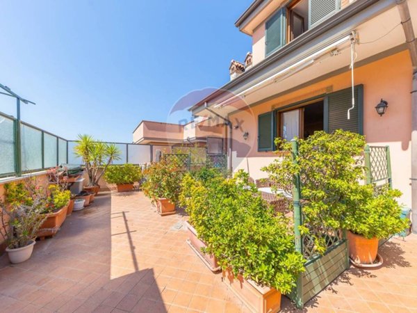 casa indipendente in vendita a Guidonia Montecelio in zona Setteville