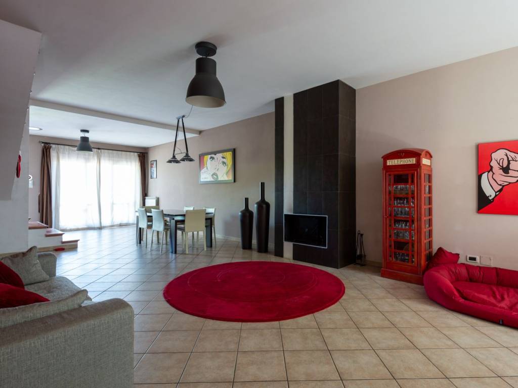 casa indipendente in vendita a Guidonia Montecelio in zona Colleverde