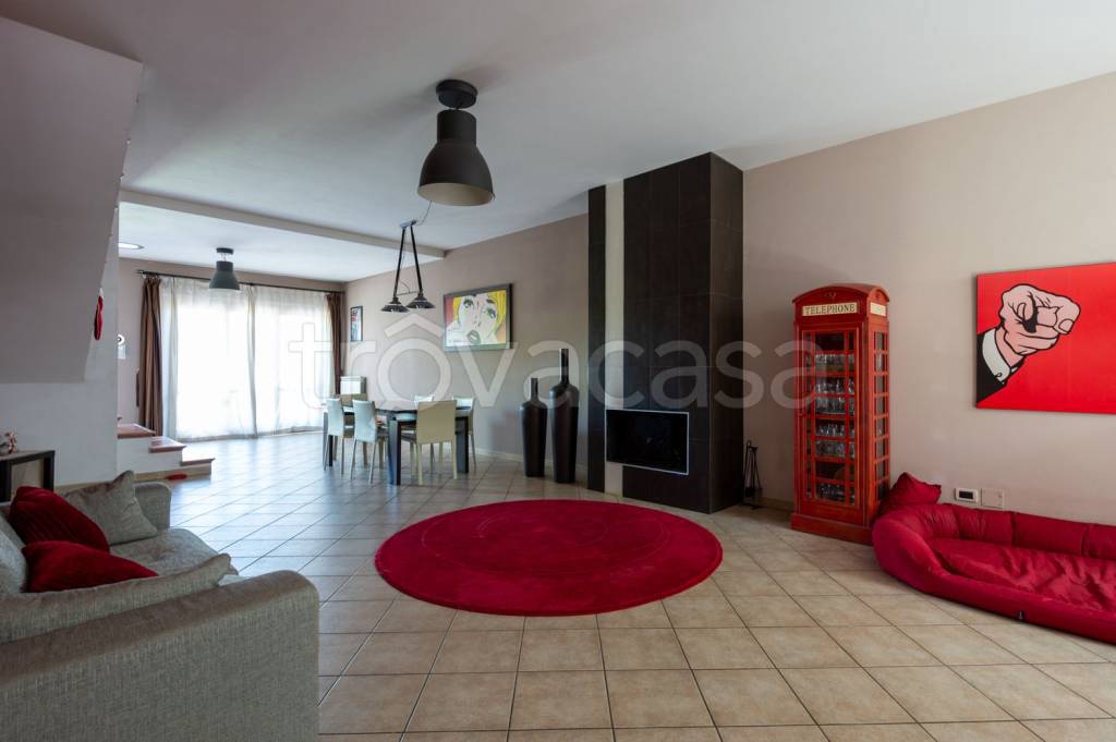 casa indipendente in vendita a Guidonia Montecelio in zona Colleverde
