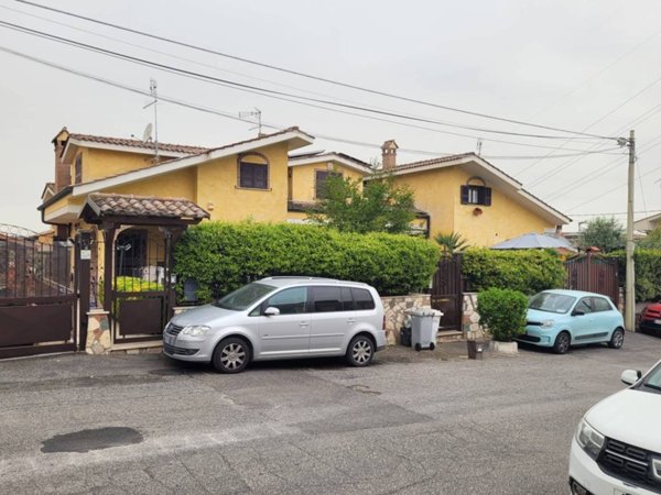 casa indipendente in vendita a Guidonia Montecelio in zona Pichini