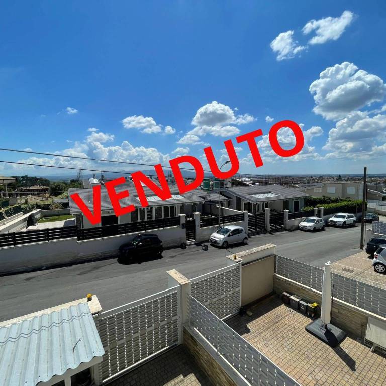 casa indipendente in vendita a Guidonia Montecelio in zona Montecelio