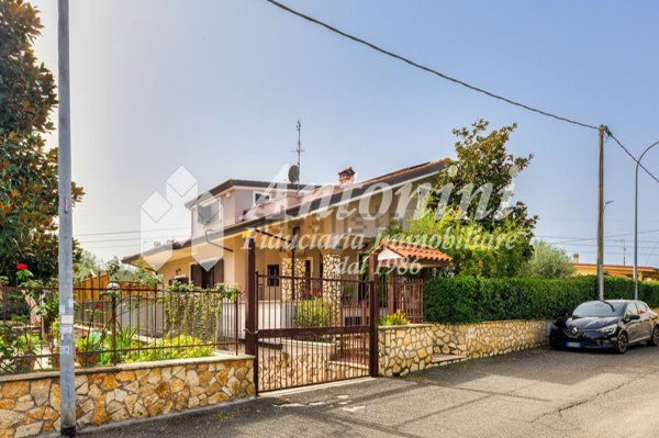 casa indipendente in vendita a Guidonia Montecelio in zona Marco Simone
