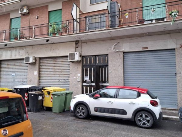 negozio in vendita a Guidonia Montecelio in zona Villalba