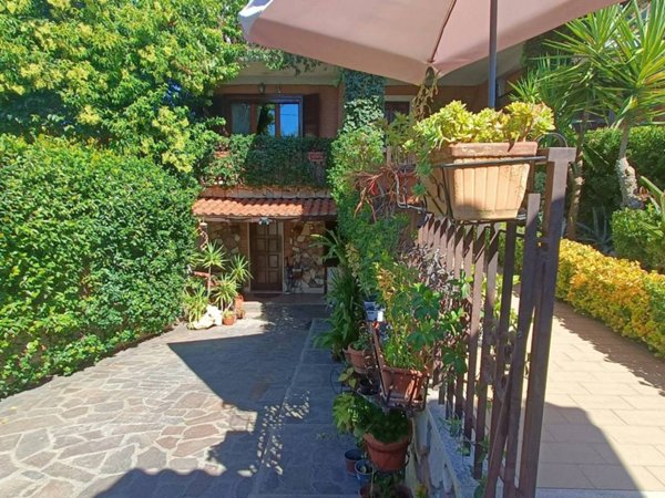 casa indipendente in vendita a Guidonia Montecelio in zona Marco Simone