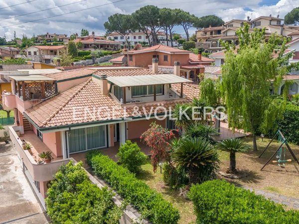 casa indipendente in vendita a Guidonia Montecelio in zona Colleverde