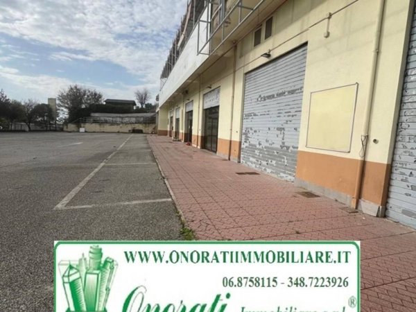 negozio in vendita a Guidonia Montecelio in zona Marco Simone