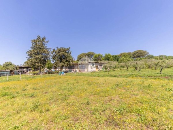casa indipendente in vendita a Guidonia Montecelio in zona Montecelio