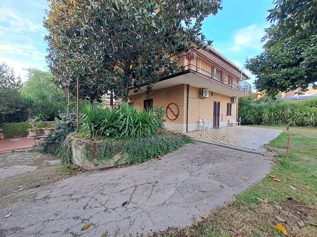 casa indipendente in vendita a Guidonia Montecelio in zona Marco Simone