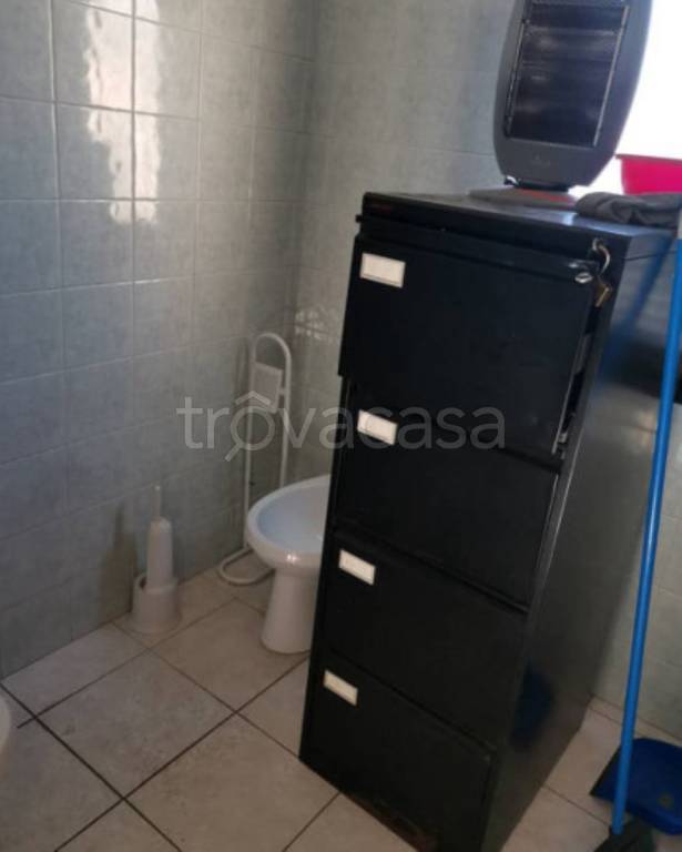 locale commerciale in vendita a Guidonia Montecelio in zona Marco Simone
