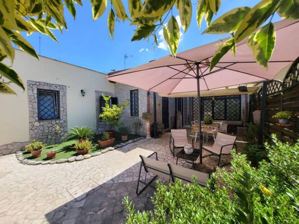 casa indipendente in vendita a Guidonia Montecelio in zona Villalba