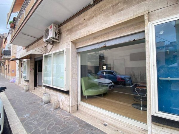 negozio in vendita a Guidonia Montecelio in zona Villalba