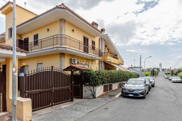 appartamento in vendita a Guidonia Montecelio in zona Marco Simone