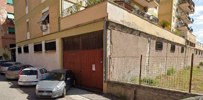 locale commerciale in vendita a Guidonia Montecelio in zona Setteville