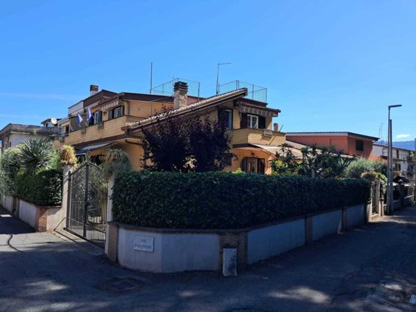 casa indipendente in vendita a Guidonia Montecelio in zona Guidonia