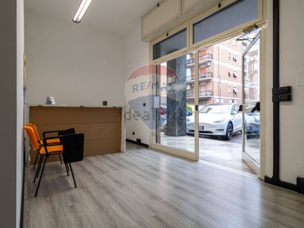 locale commerciale in vendita a Guidonia Montecelio in zona Guidonia