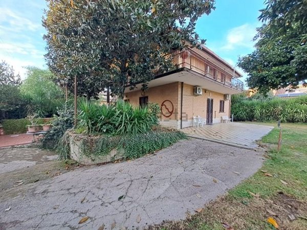 casa indipendente in vendita a Guidonia Montecelio in zona Guidonia