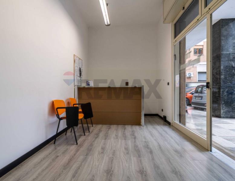 negozio in vendita a Guidonia Montecelio in zona Guidonia