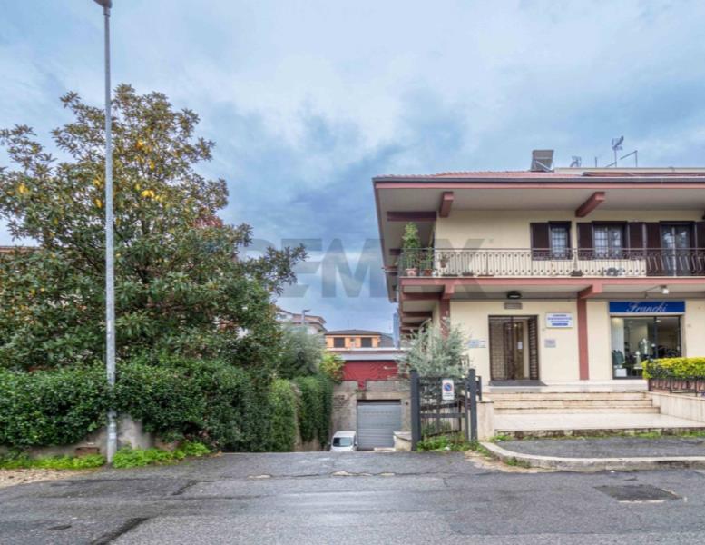 negozio in vendita a Guidonia Montecelio in zona Guidonia