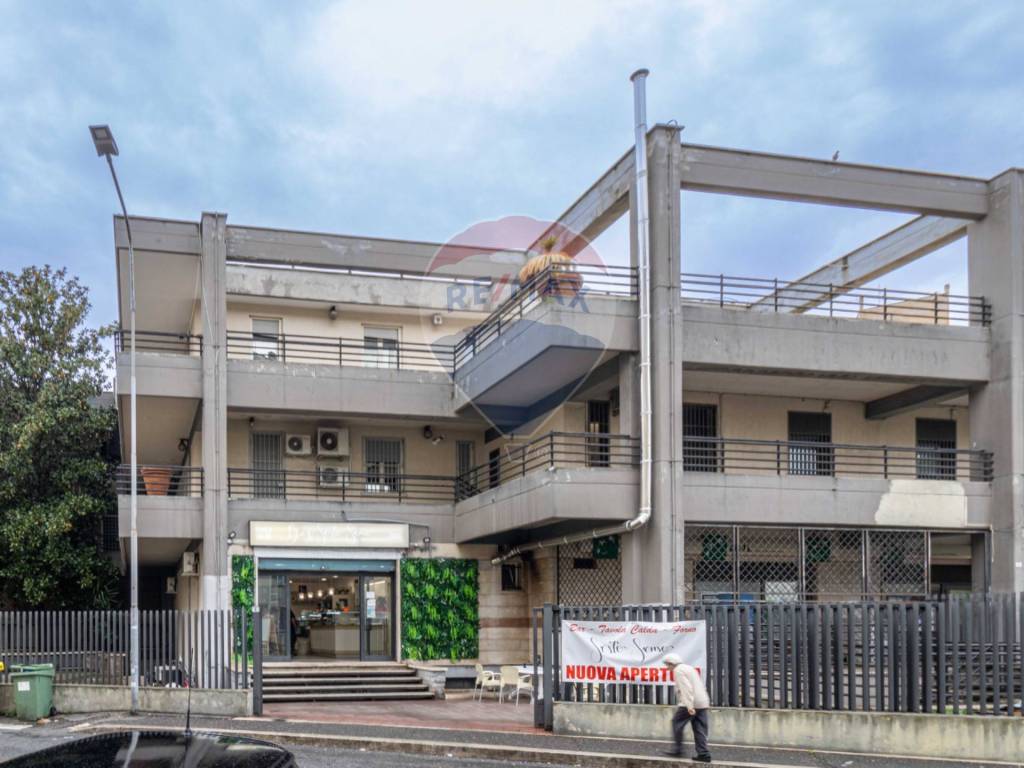 negozio in vendita a Guidonia Montecelio in zona Guidonia