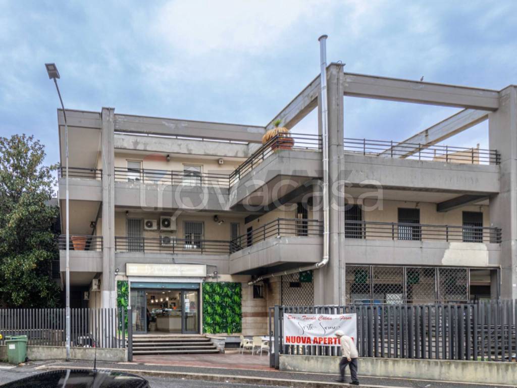 negozio in vendita a Guidonia Montecelio in zona Guidonia