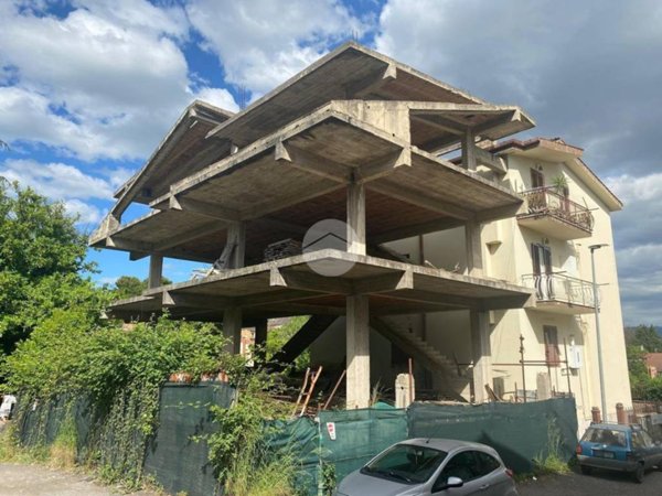 intera palazzina in vendita a Guidonia Montecelio in zona Guidonia