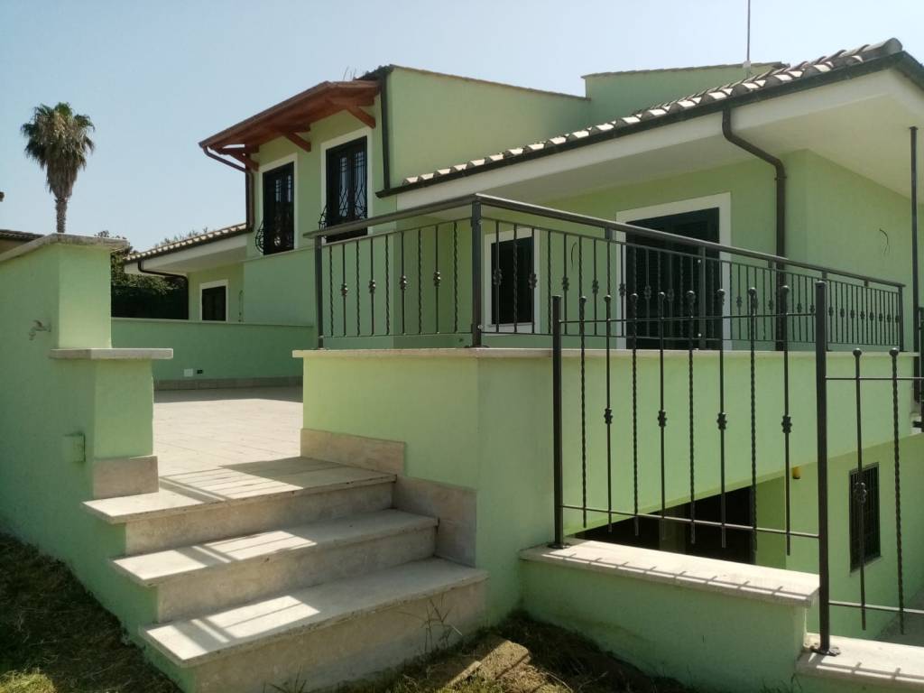casa indipendente in vendita a Guidonia Montecelio in zona Colleverde