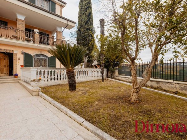 casa indipendente in vendita a Guidonia Montecelio in zona Marco Simone