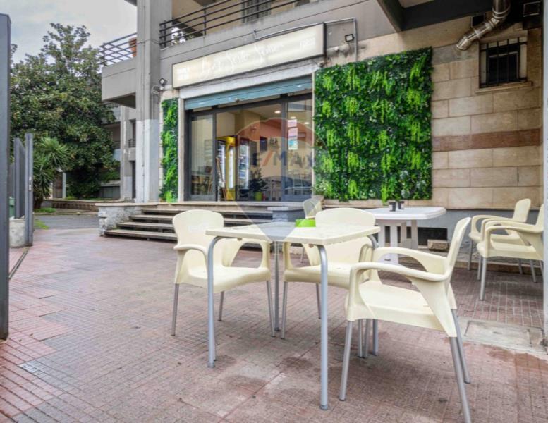 locale commerciale in vendita a Guidonia Montecelio in zona Guidonia