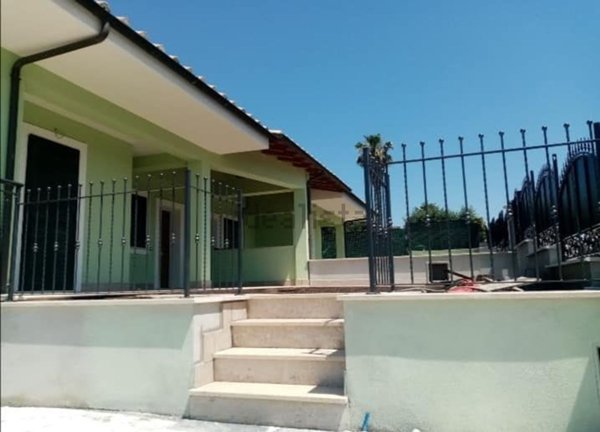 casa indipendente in vendita a Guidonia Montecelio in zona Colleverde