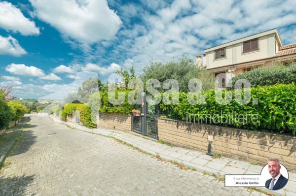 casa indipendente in vendita a Guidonia Montecelio in zona Marco Simone