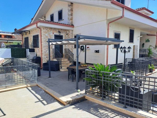 casa indipendente in vendita a Guidonia Montecelio in zona Setteville
