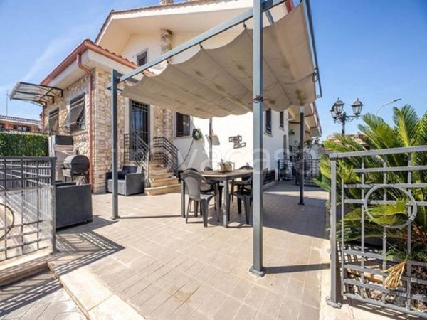 casa indipendente in vendita a Guidonia Montecelio in zona Setteville