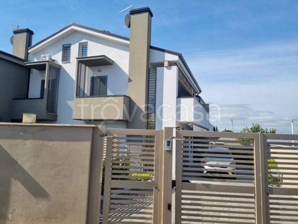 casa indipendente in vendita a Guidonia Montecelio in zona Setteville