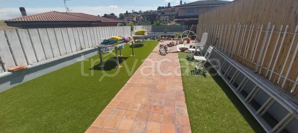 appartamento in vendita a Guidonia Montecelio in zona Marco Simone