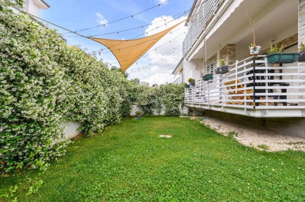casa indipendente in vendita a Guidonia Montecelio in zona Setteville