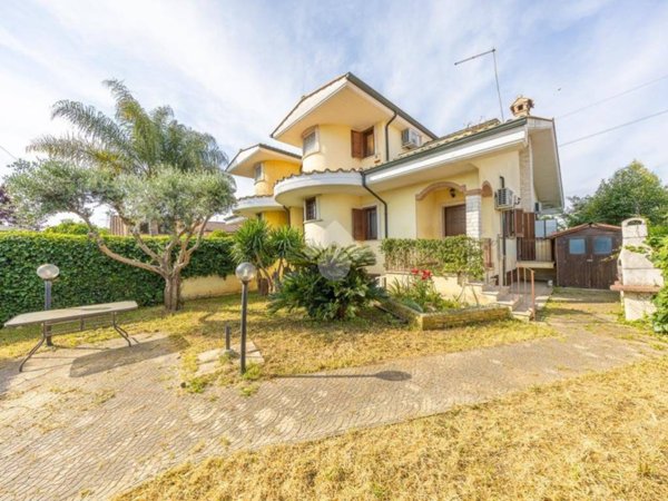 casa indipendente in vendita a Guidonia Montecelio in zona Setteville