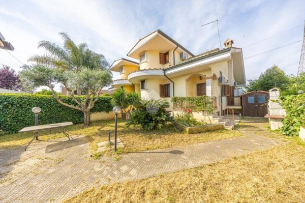 casa indipendente in vendita a Guidonia Montecelio in zona Setteville