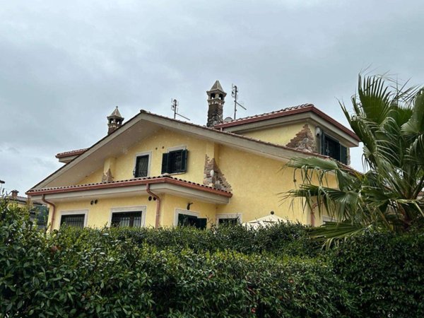 casa indipendente in vendita a Guidonia Montecelio in zona Guidonia