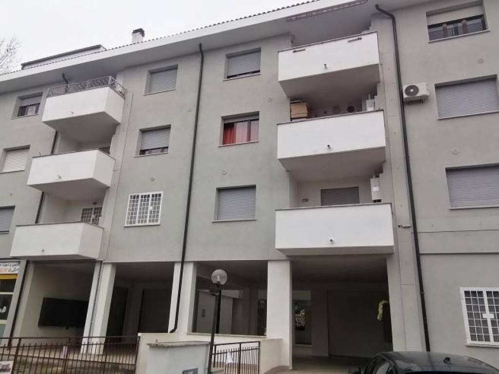 appartamento in vendita a Guidonia Montecelio in zona Guidonia