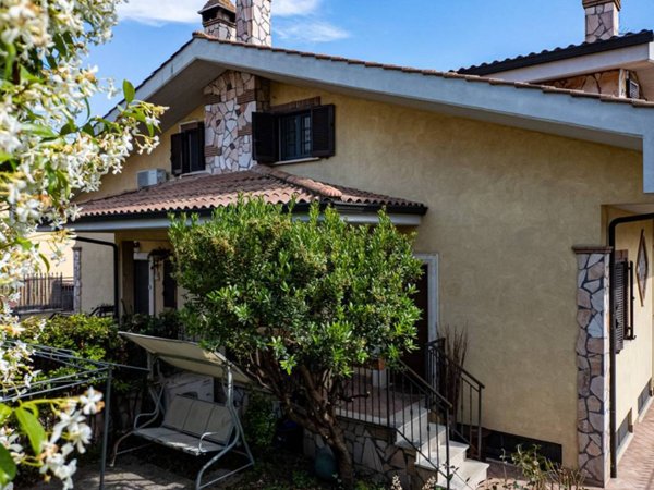 casa indipendente in vendita a Guidonia Montecelio in zona Marco Simone