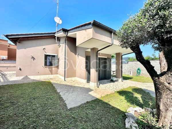 casa indipendente in vendita a Guidonia Montecelio in zona Guidonia
