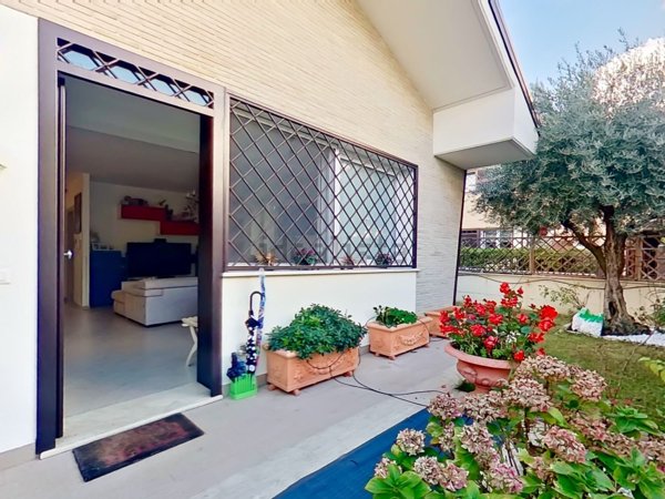 casa indipendente in vendita a Guidonia Montecelio in zona Guidonia
