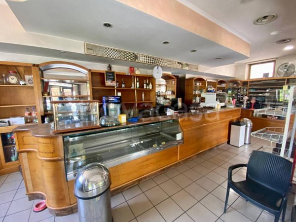 negozio in vendita a Guidonia Montecelio in zona Villalba