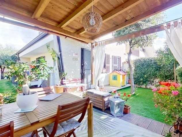 casa indipendente in vendita a Guidonia Montecelio in zona Setteville