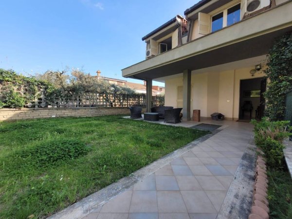 casa indipendente in vendita a Guidonia Montecelio in zona Colleverde