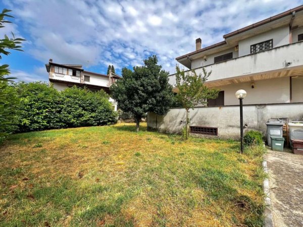 casa indipendente in vendita a Guidonia Montecelio in zona Pichini