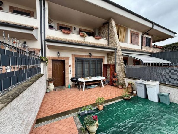 casa indipendente in vendita a Guidonia Montecelio in zona Marco Simone