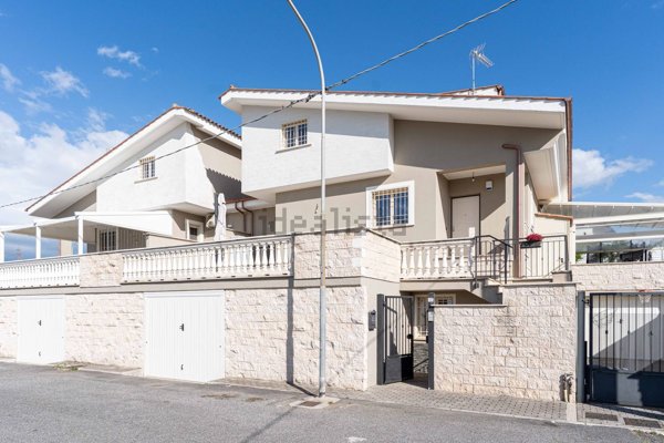 appartamento in vendita a Guidonia Montecelio in zona Marco Simone